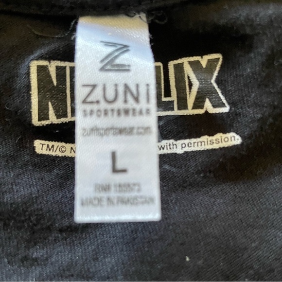 Stranger Things T-Shirt Netflix Black Group Populous Gazing Size L Jrs - Picture 5 of 5